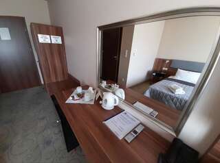 Отель Hotel Komfort Krzywaczka Двухместный номер Делюкс с 1 кроватью или 2 отдельными кроватями-1